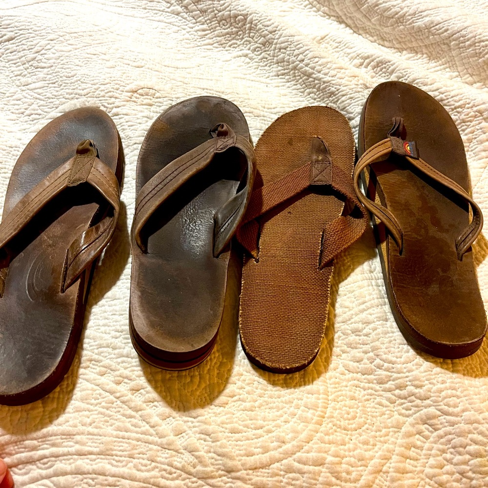 ⁉️ISO ⁉️ Rainbows flip flop match